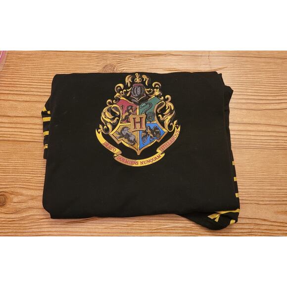 Harry Potter Hogwarts Crest Striped Round Neck Short Sleeve Tee in Black- 2XL - Picture 8 of 8